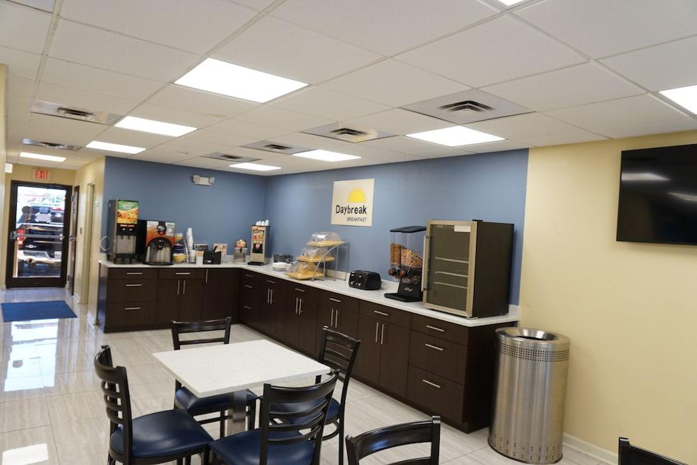 Days Inn By Wyndham Oak Grove/Ft. Campbell Eksteriør bilde