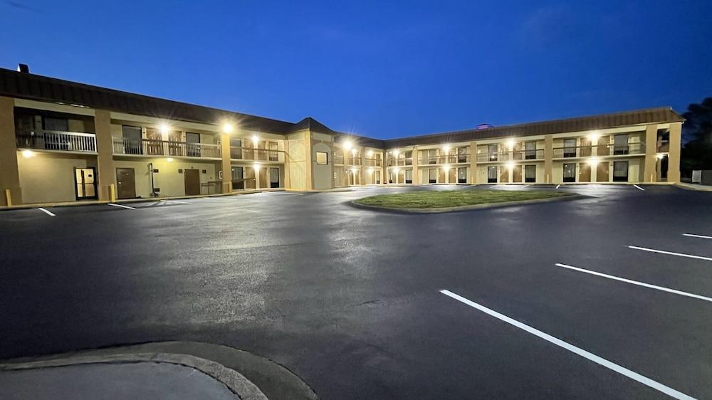 Days Inn By Wyndham Oak Grove/Ft. Campbell Eksteriør bilde