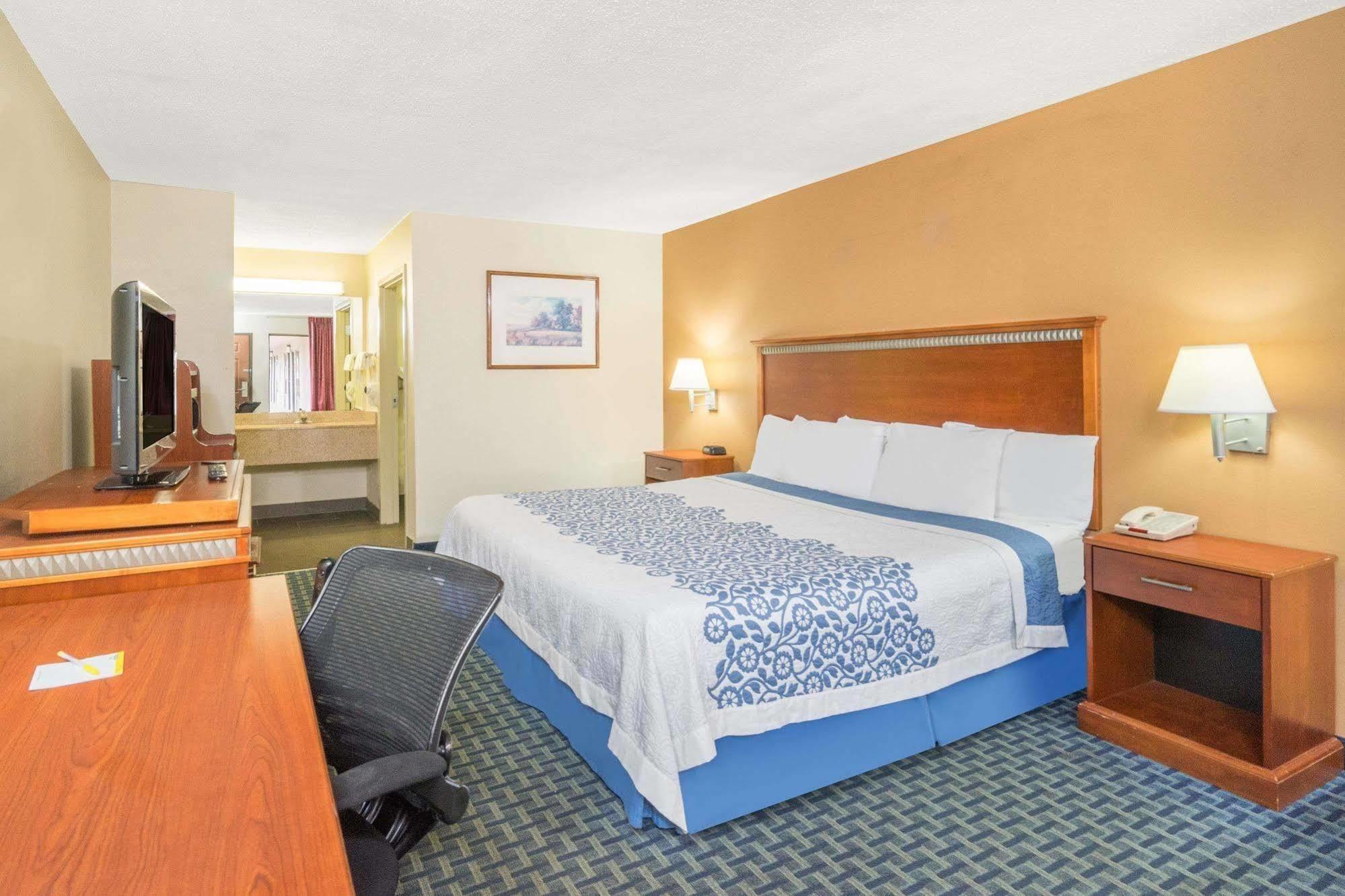 Days Inn By Wyndham Oak Grove/Ft. Campbell Eksteriør bilde