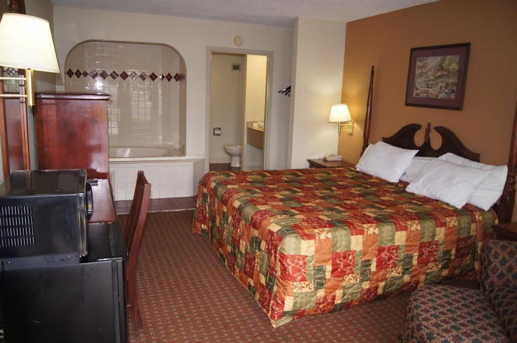 Days Inn By Wyndham Oak Grove/Ft. Campbell Eksteriør bilde