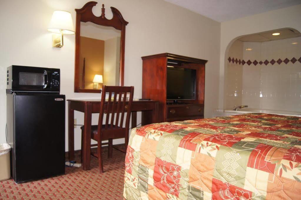 Days Inn By Wyndham Oak Grove/Ft. Campbell Eksteriør bilde